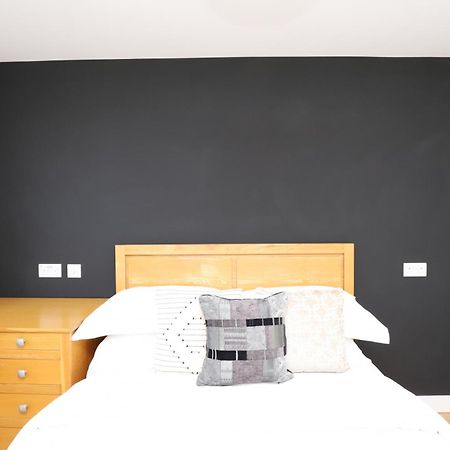 Luxurious Double Bedroom, Ensuite With Free Wifi. Oxford Room photo